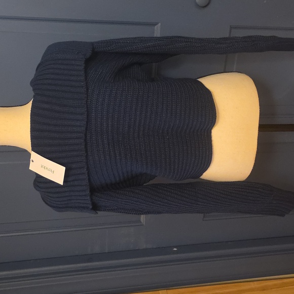 NWT Cropped Navy Blue Sweater Boxy With Wide Collar Sz Small - Picture 3 of 4